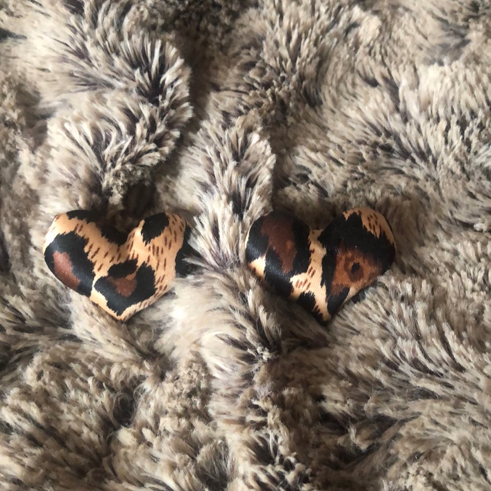 ANIMAL PRINT HEART EARRINGS